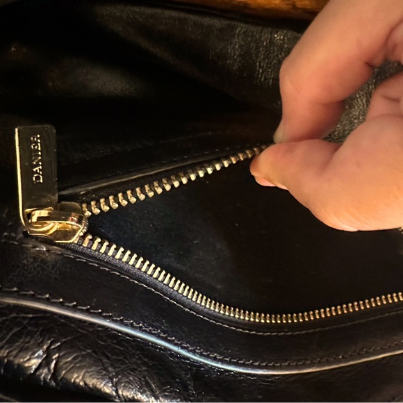 Danier leather crossbody bag - Picture 5 of 7